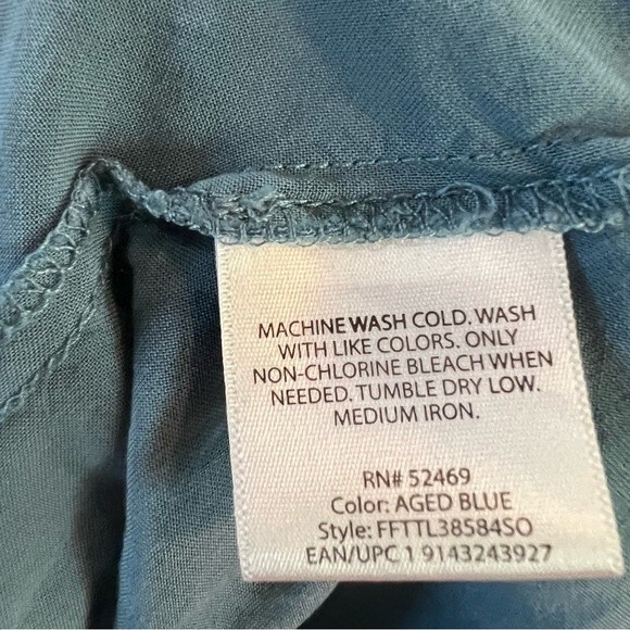 Long sleeve blue top with lace trim size medium - Picture 4 of 4